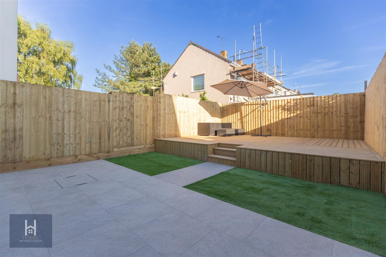 Crossman Avenue, Winterbourne