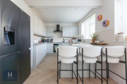 Crossman Avenue, Winterbourne