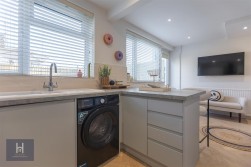 Crossman Avenue, Winterbourne