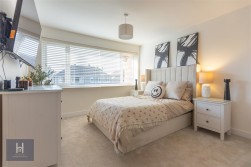 Crossman Avenue, Winterbourne