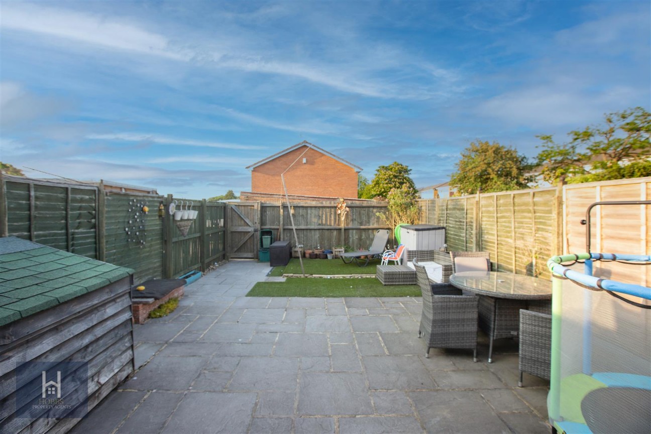 Edgeworth, Yate