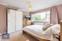 Sunningdale, Yate