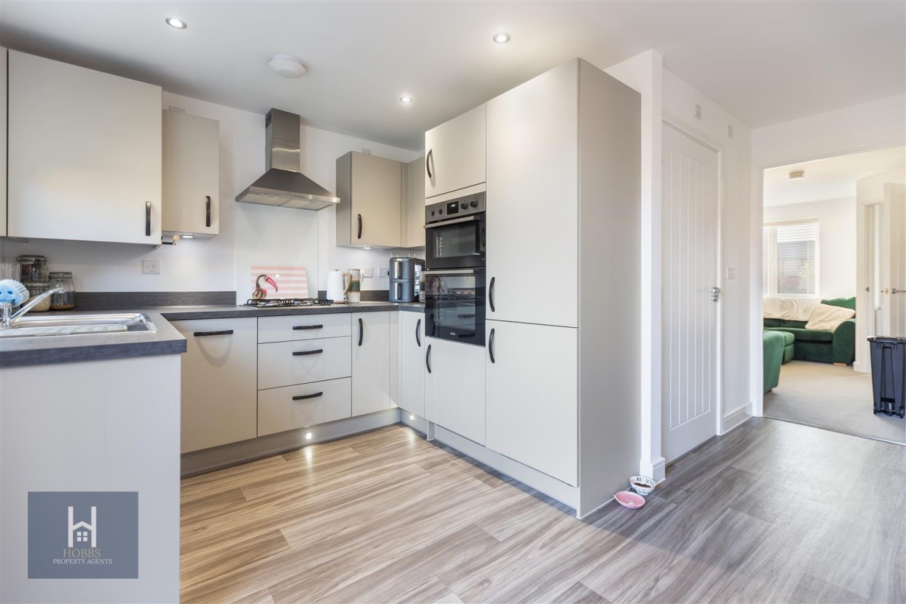 Dowsell Way, Yate