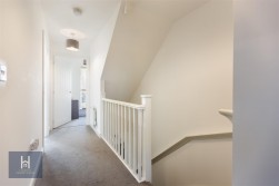 Dowsell Way, Yate