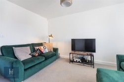 Dowsell Way, Yate