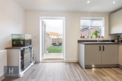 Dowsell Way, Yate