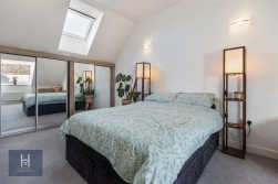 Dowsell Way, Yate