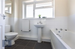 Kingscote, Yate