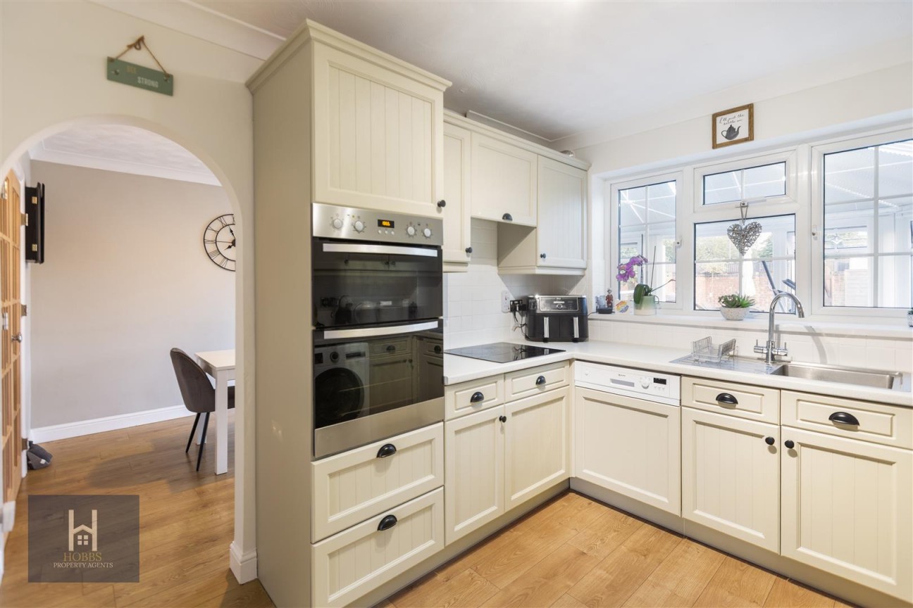 Somerset Avenue, Yate