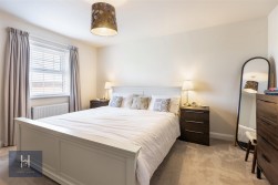 Pippen Drive, Thornbury