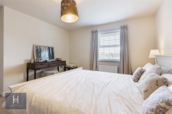 Pippen Drive, Thornbury