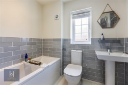Pippen Drive, Thornbury