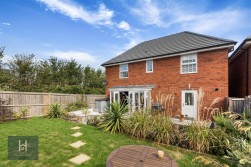 Pippen Drive, Thornbury