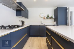 Pippen Drive, Thornbury