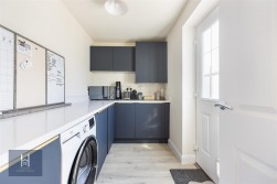 Pippen Drive, Thornbury