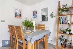 Pippen Drive, Thornbury