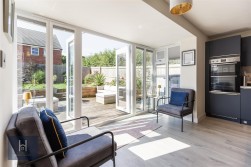 Pippen Drive, Thornbury