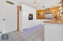 Cherington, Yate