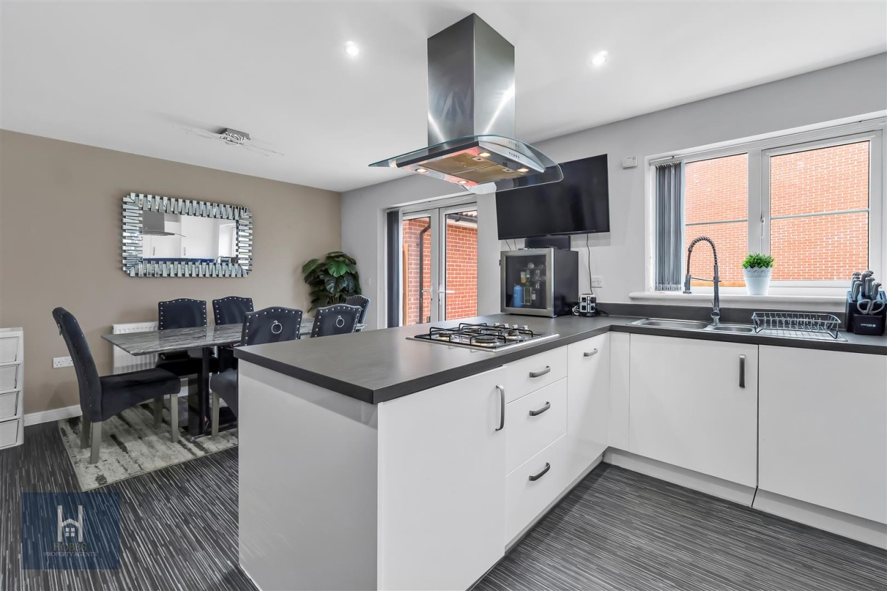 Kestrel Road, Charfield