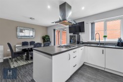 Kestrel Road, Charfield
