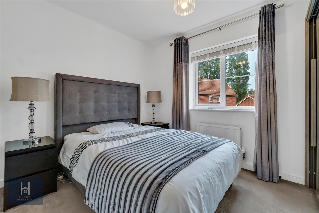 Kestrel Road, Charfield
