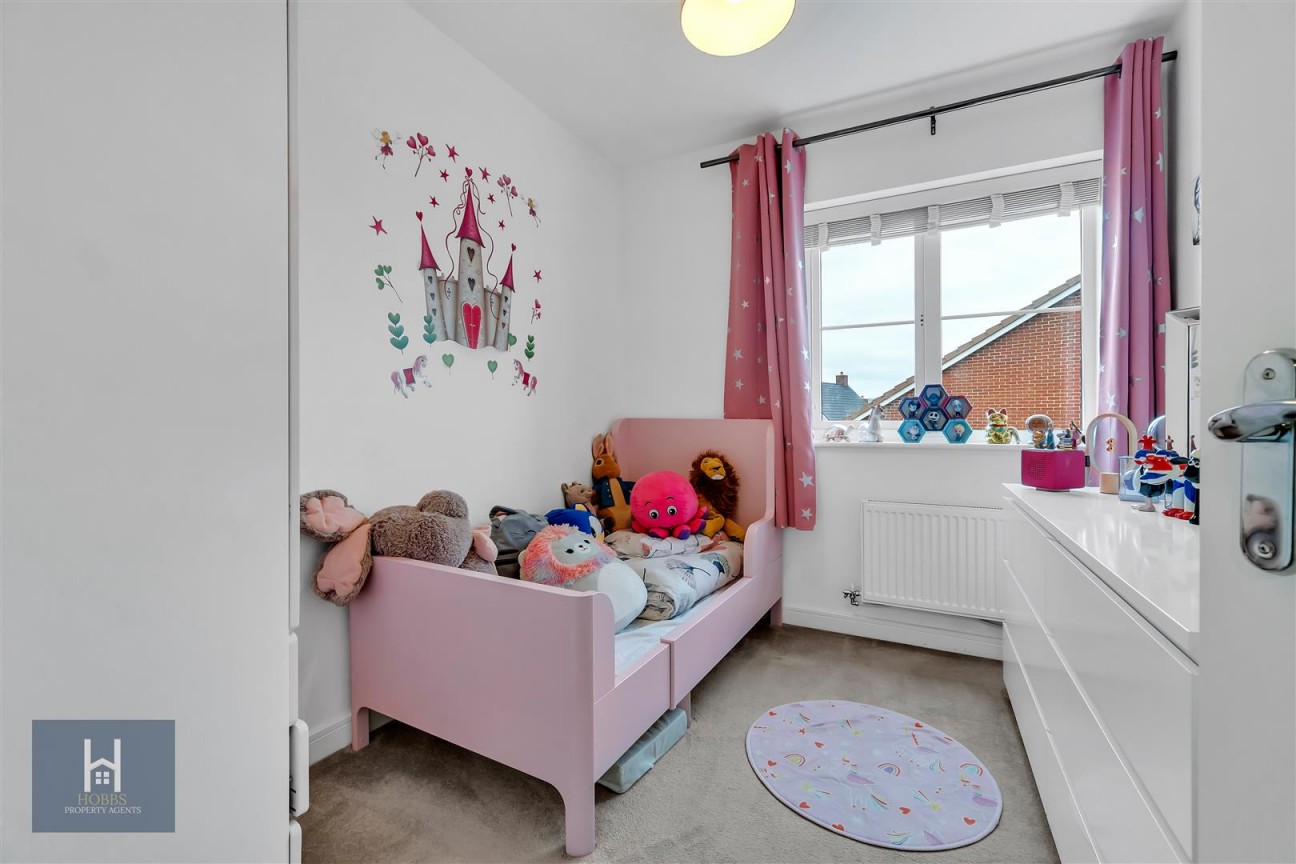Kestrel Road, Charfield