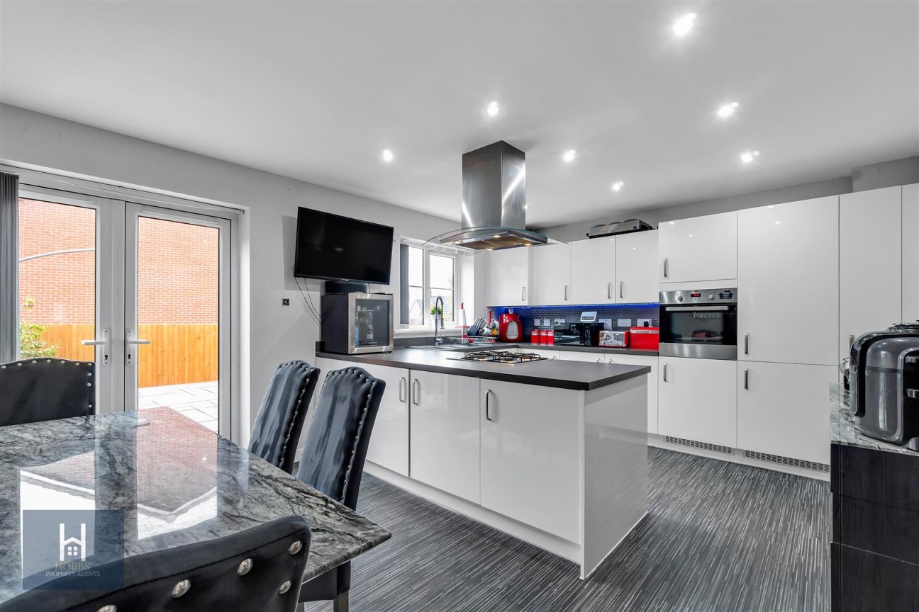 Kestrel Road, Charfield