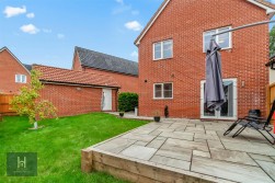 Kestrel Road, Charfield