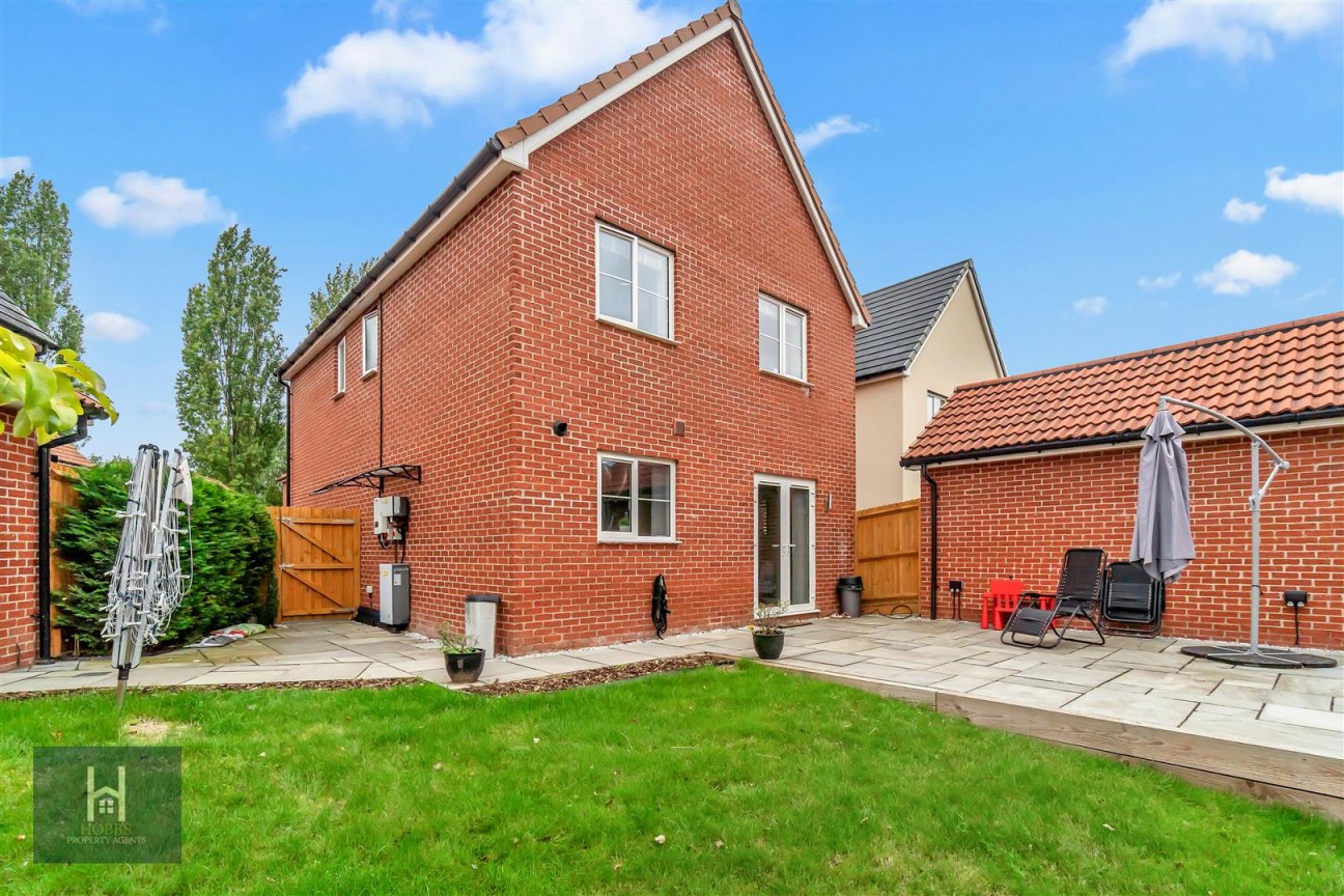 Kestrel Road, Charfield