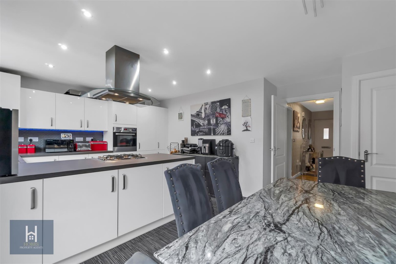 Kestrel Road, Charfield