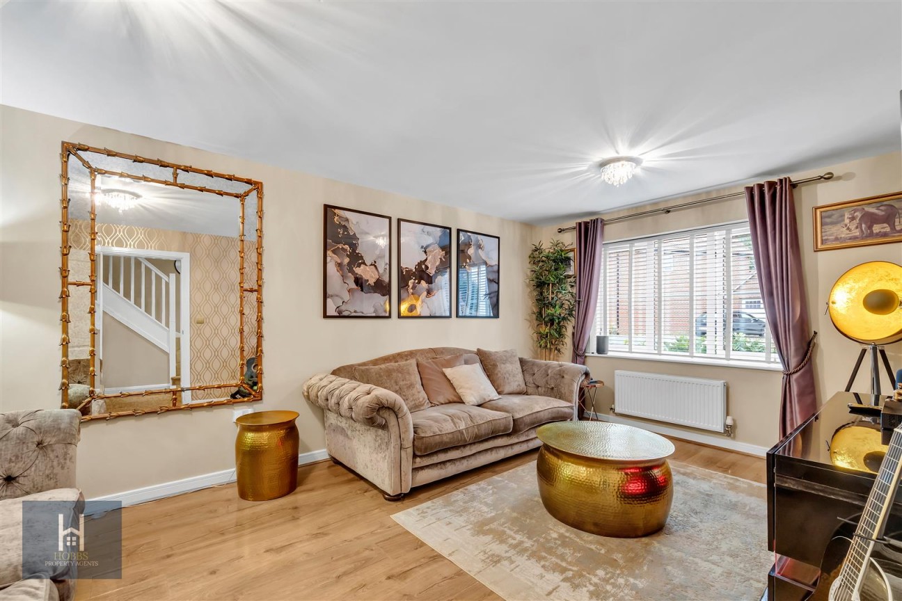 Kestrel Road, Charfield