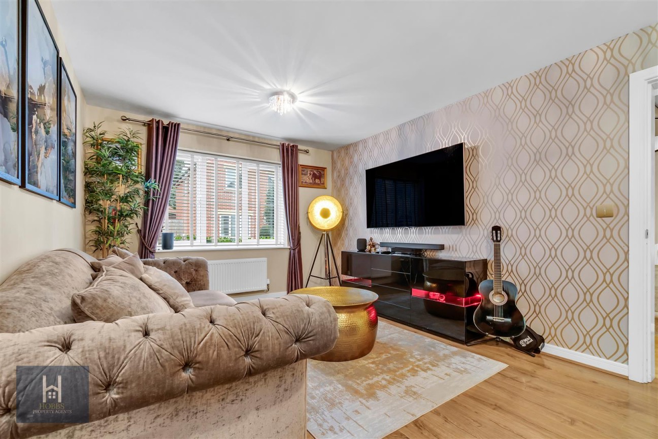 Kestrel Road, Charfield