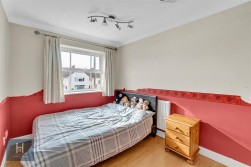 Melrose Avenue, Yate