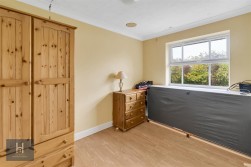 Melrose Avenue, Yate