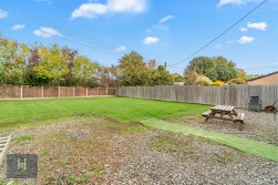 Melrose Avenue, Yate