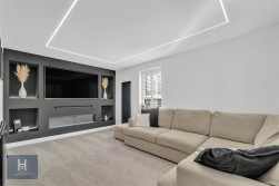 Poskett Way, Charfield