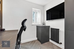 Poskett Way, Charfield