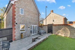 Poskett Way, Charfield