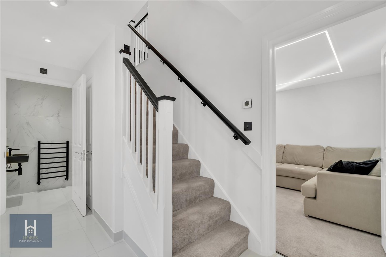 Poskett Way, Charfield