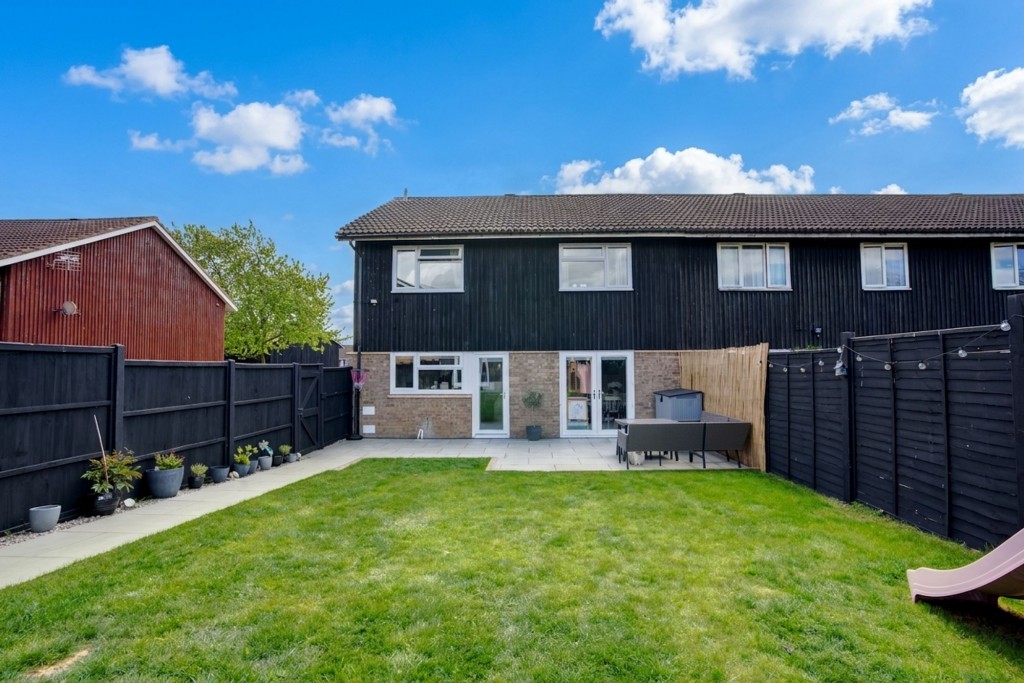 Persimmon Walk, Newmarket, CB8