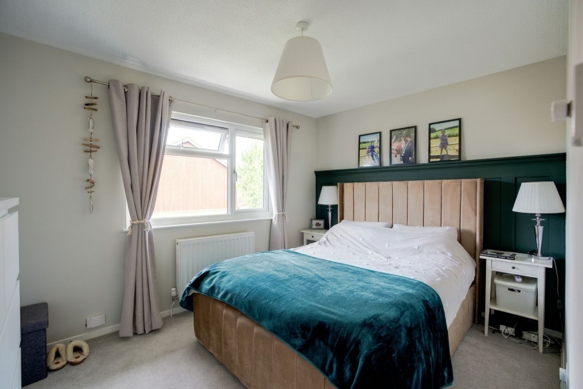 Persimmon Walk, Newmarket, CB8