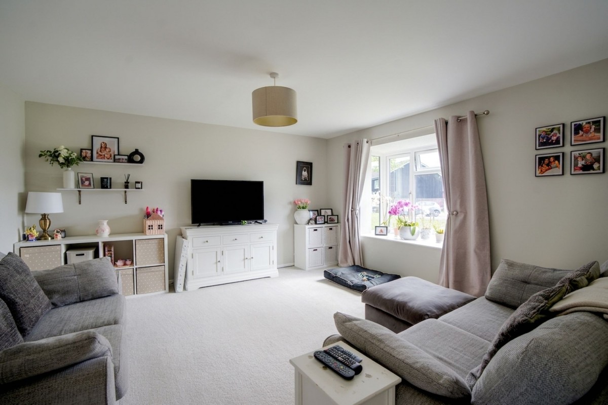 Persimmon Walk, Newmarket, CB8