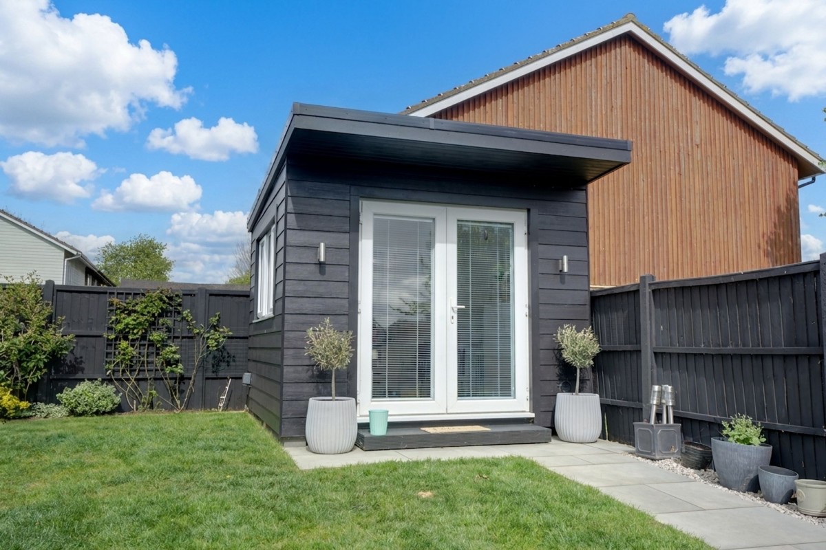 Persimmon Walk, Newmarket, CB8