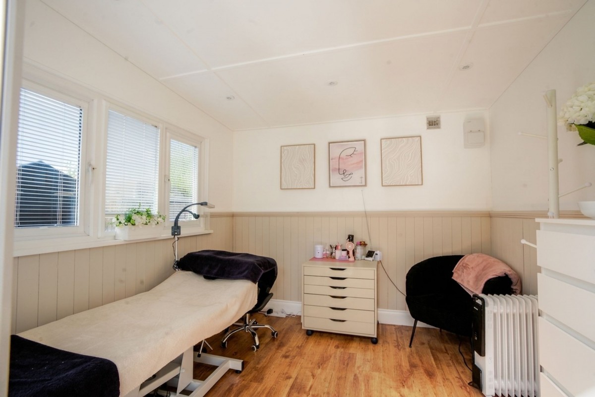 Persimmon Walk, Newmarket, CB8