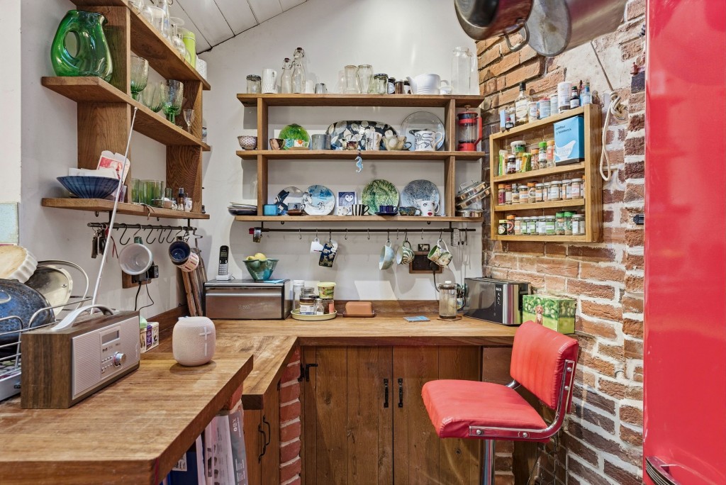 Coles Lane, Linton, CB21