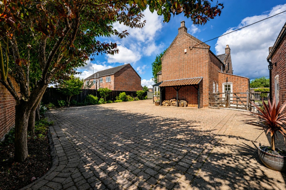 Front Road, Murrow, PE13