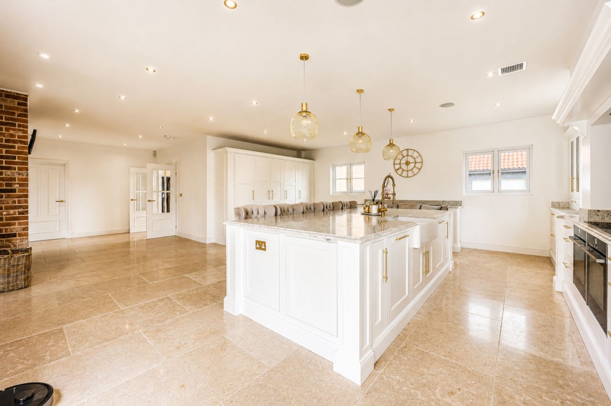 Coronation Avenue, Throckenholt, PE12