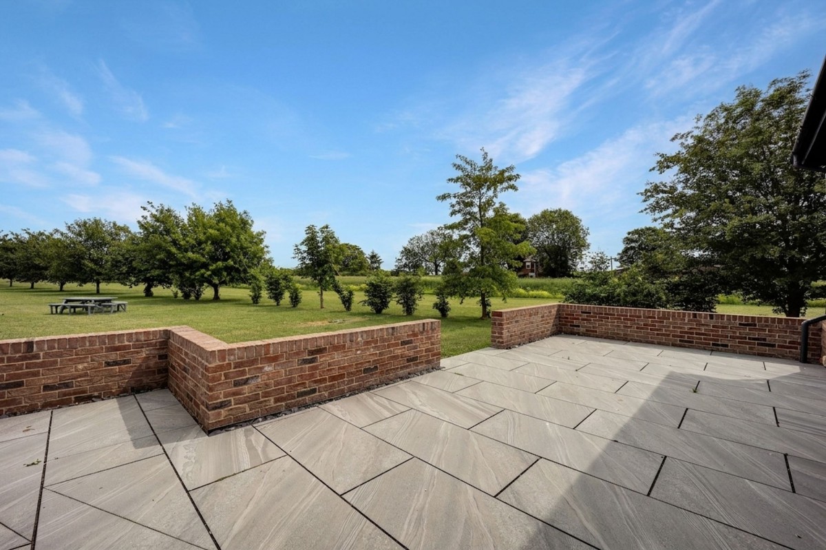 Coronation Avenue, Throckenholt, PE12