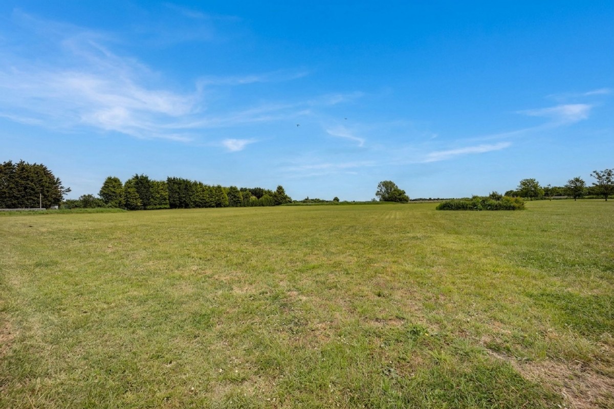 Coronation Avenue, Throckenholt, PE12