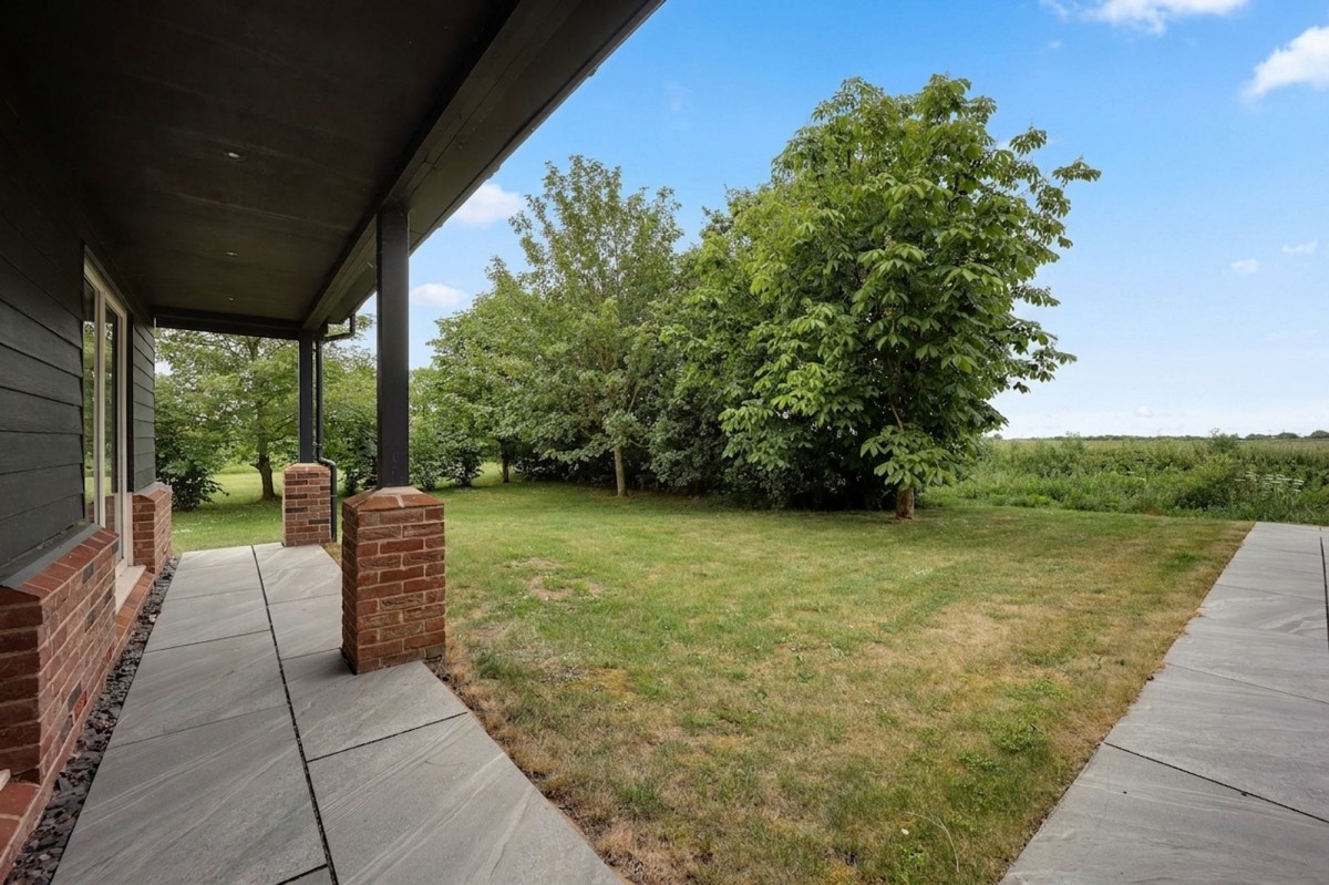 Coronation Avenue, Throckenholt, PE12